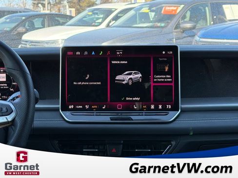 Used 2025 Volkswagen Tiguan SE R-Line image 18