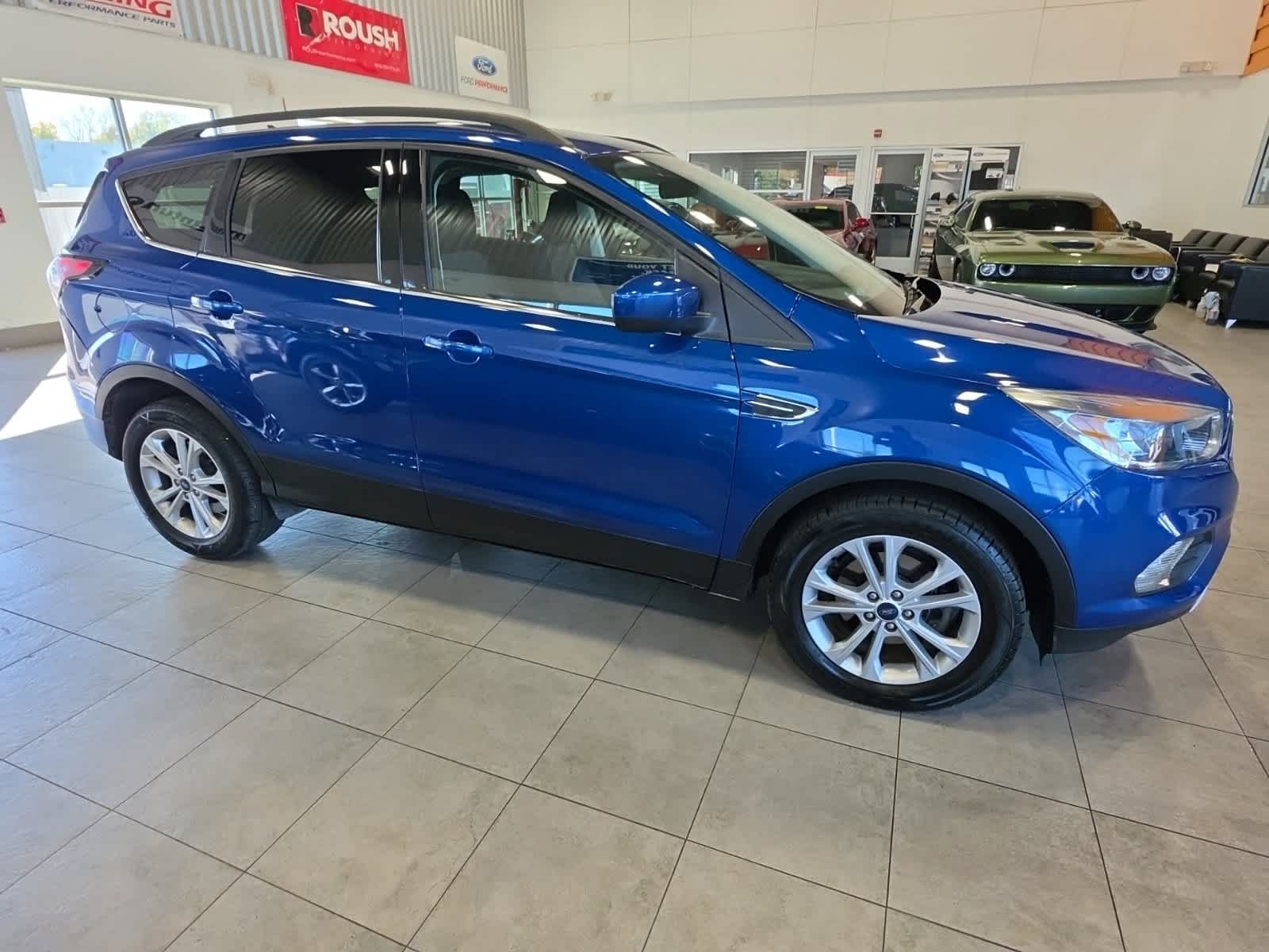 Used 2018 Ford Escape SE w/ SE Sync 3 Package FWD image 5