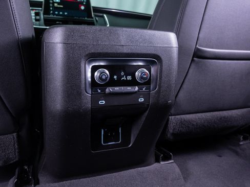 Used 2022 GMC Yukon XL SLT w/ SLT Premium Package AWD/4WD image 18