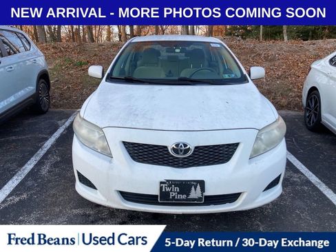 Used 2010 Toyota Corolla LE image 2