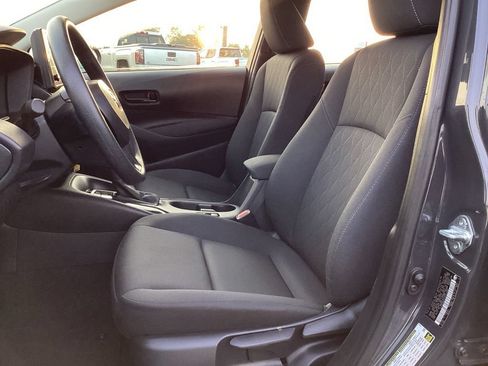 Used 2025 Toyota Corolla LE FWD image 12