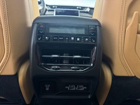 Used 2022 Jeep Grand Cherokee Summit AWD/4WD image 36
