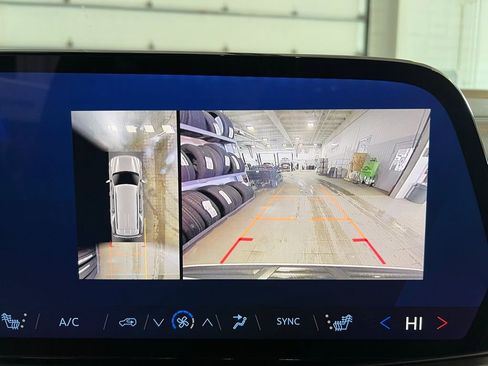 Used 2025 Chevrolet Tahoe Z71 w/ Comfort Package image 24