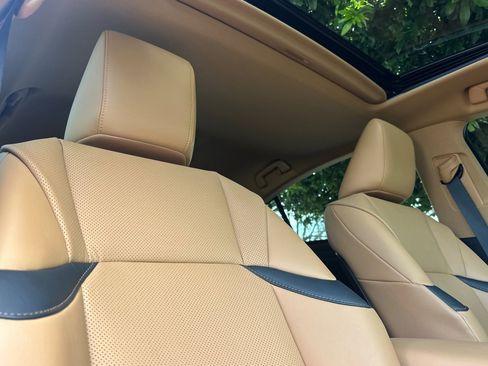 Used 2025 Lexus ES 300h w/ Premium Package image 20