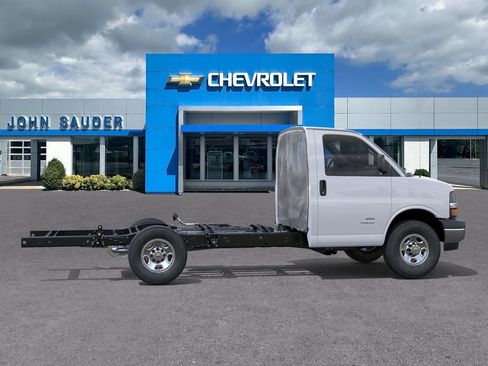 New 2025 Chevrolet Express 3500 w/ Power Convenience Package image 8