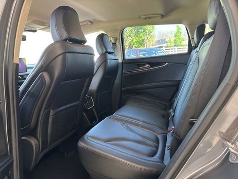 Used 2022 Lincoln Nautilus FWD w/ Premium Package image 13