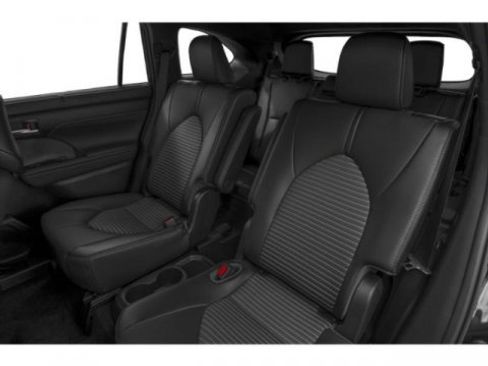 Used 2022 Toyota Highlander XLE image 16