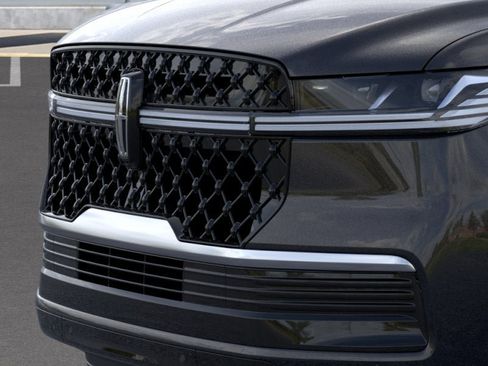 New 2026 Lincoln Navigator Reserve w/ Jet Appearance Package AWD/4WD image 17