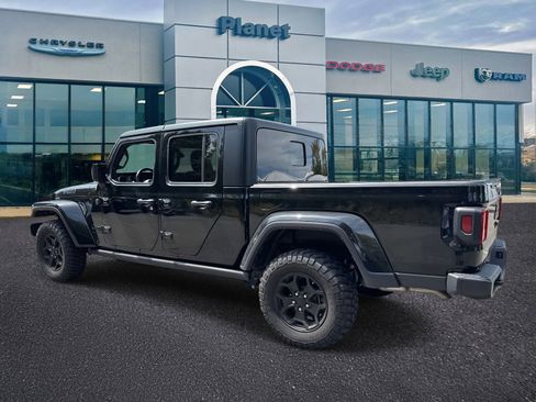 Used 2022 Jeep Gladiator Sport image 3