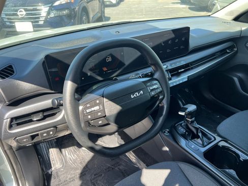 Used 2025 Kia K4 FWD image 31