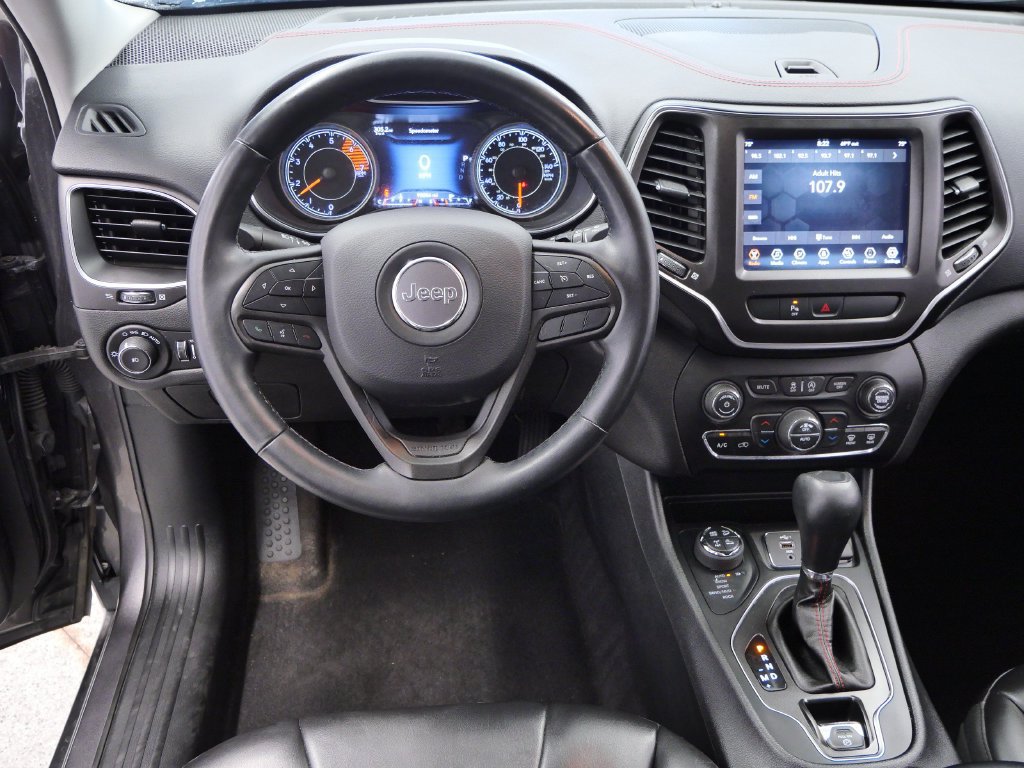 Used 2019 Jeep Cherokee Trailhawk w/ Cold Weather Group AWD/4WD image 14