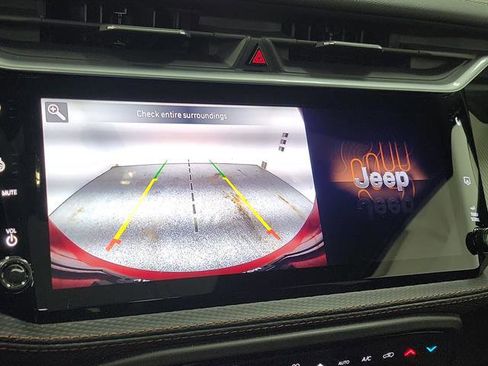 Used 2026 Jeep Cherokee Limited image 29