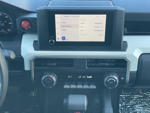 Used 2024 Toyota Tacoma TRD Off-Road image 15