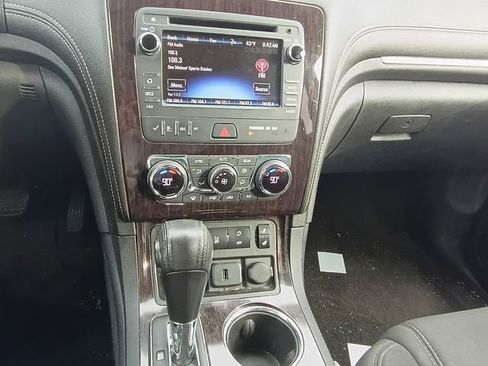 Used 2015 Chevrolet Traverse LT image 17