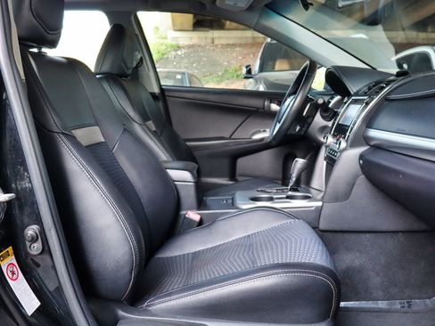 Used 2014 Toyota Camry SE w/ Moonroof Package FWD image 21