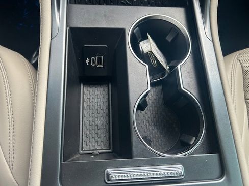 Used 2024 Lincoln Nautilus Reserve AWD/4WD image 18