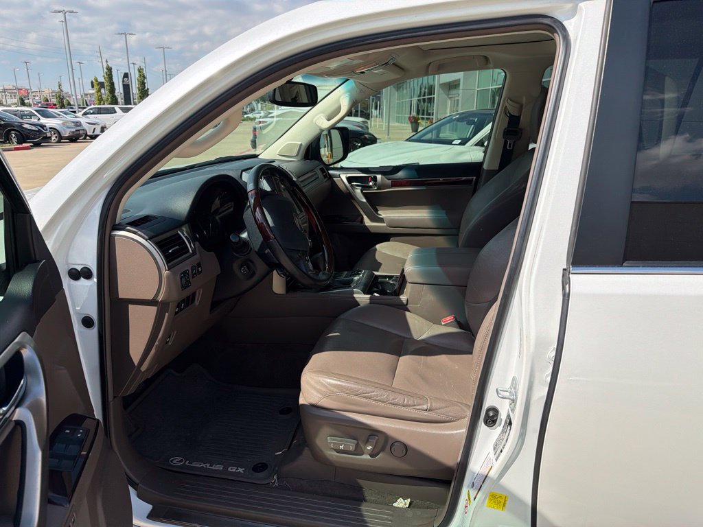 Used 2016 Lexus GX 460 w/ Premium Package AWD/4WD image 2
