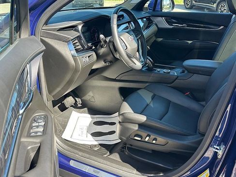 Used 2025 Cadillac XT6 Premium Luxury image 11