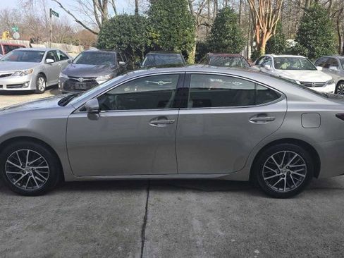 Used 2016 Lexus ES 350 w/ Navigation System Package image 2