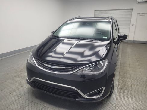 Used 2018 Chrysler Pacifica Touring-L image 15