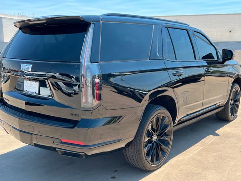 Used 2025 Cadillac Escalade Sport Platinum w/ LPO, ONYX Package AWD/4WD image 6