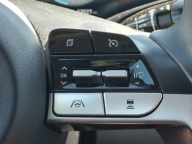 Certified 2023 Hyundai Elantra Limited FWD image 22
