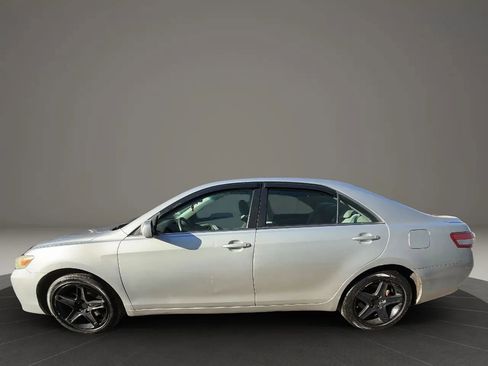 Used 2011 Toyota Camry LE image 8