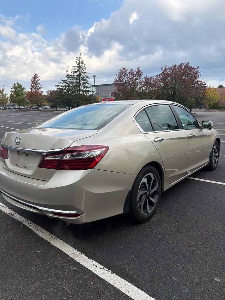 Used 2017 Honda Accord EX-L image 6