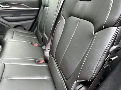 New 2025 Jeep Grand Cherokee Limited image 6