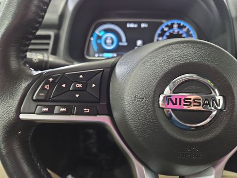 Used 2020 Nissan Leaf SV w/ SV Technology Package FWD image 14
