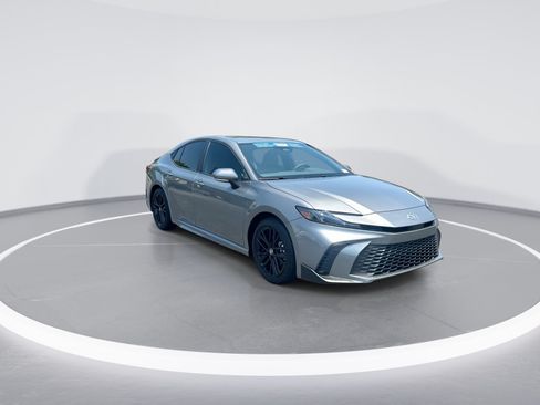 Used 2026 Toyota Camry SE FWD image 2