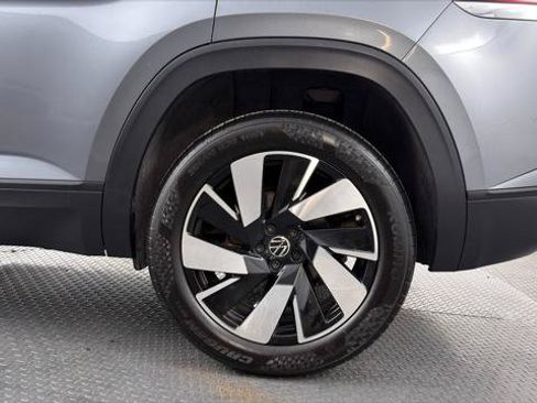 Used 2024 Volkswagen Atlas Cross Sport SE FWD image 35