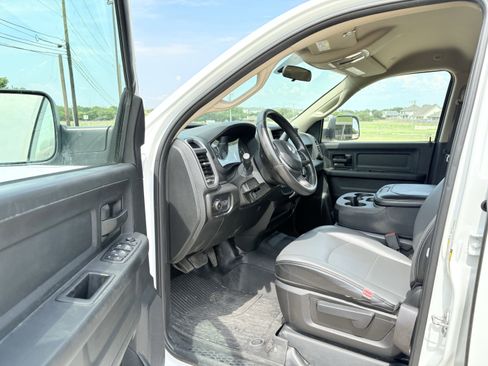 Used 2020 RAM 2500 Tradesman w/ Chrome Appearance Group image 11