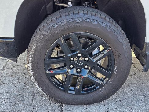 Used 2026 Chevrolet Silverado 1500 Custom Trail Boss w/ Turbomax Blackout Package image 8
