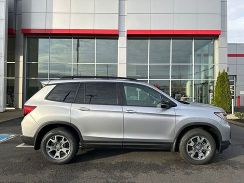Used 2023 Honda Passport TrailSport image 2