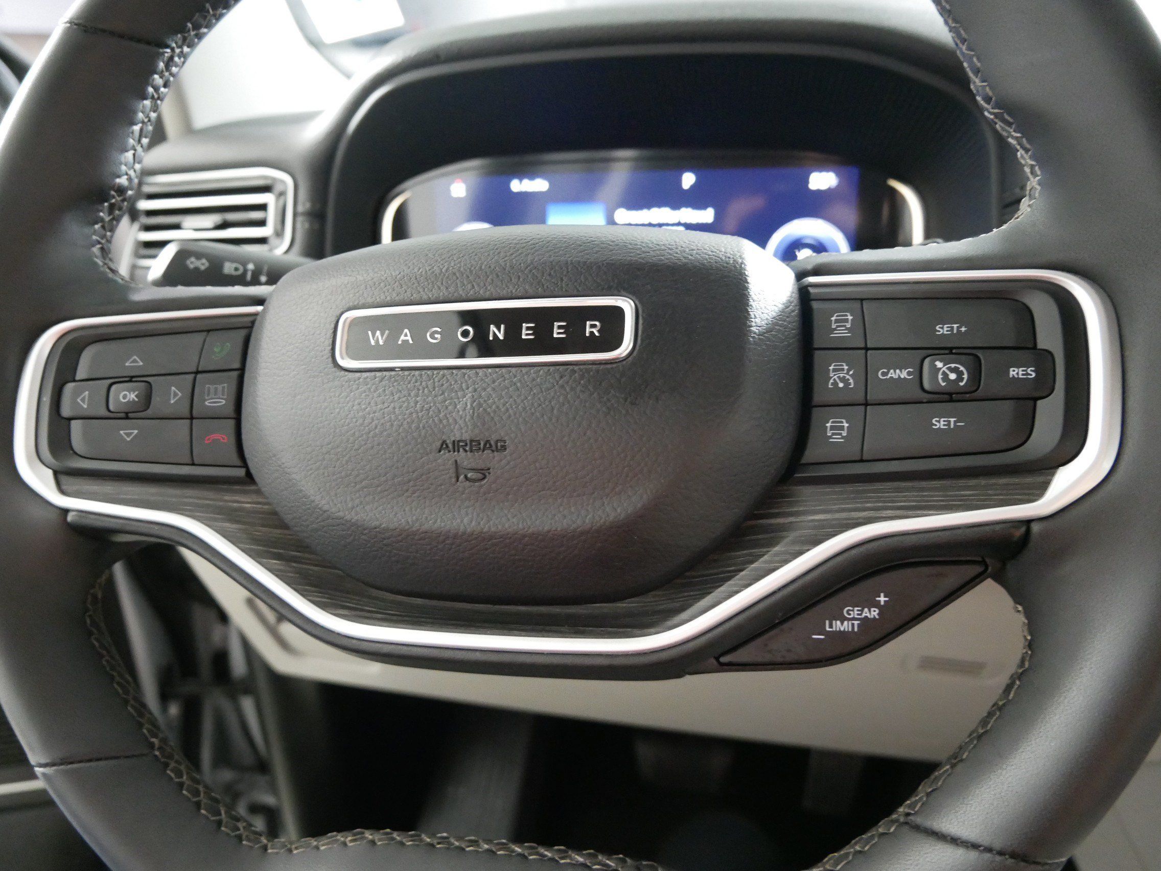 Used 2023 Jeep Wagoneer L Series II AWD/4WD image 25