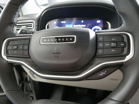 Used 2023 Jeep Wagoneer L Series II AWD/4WD image 25