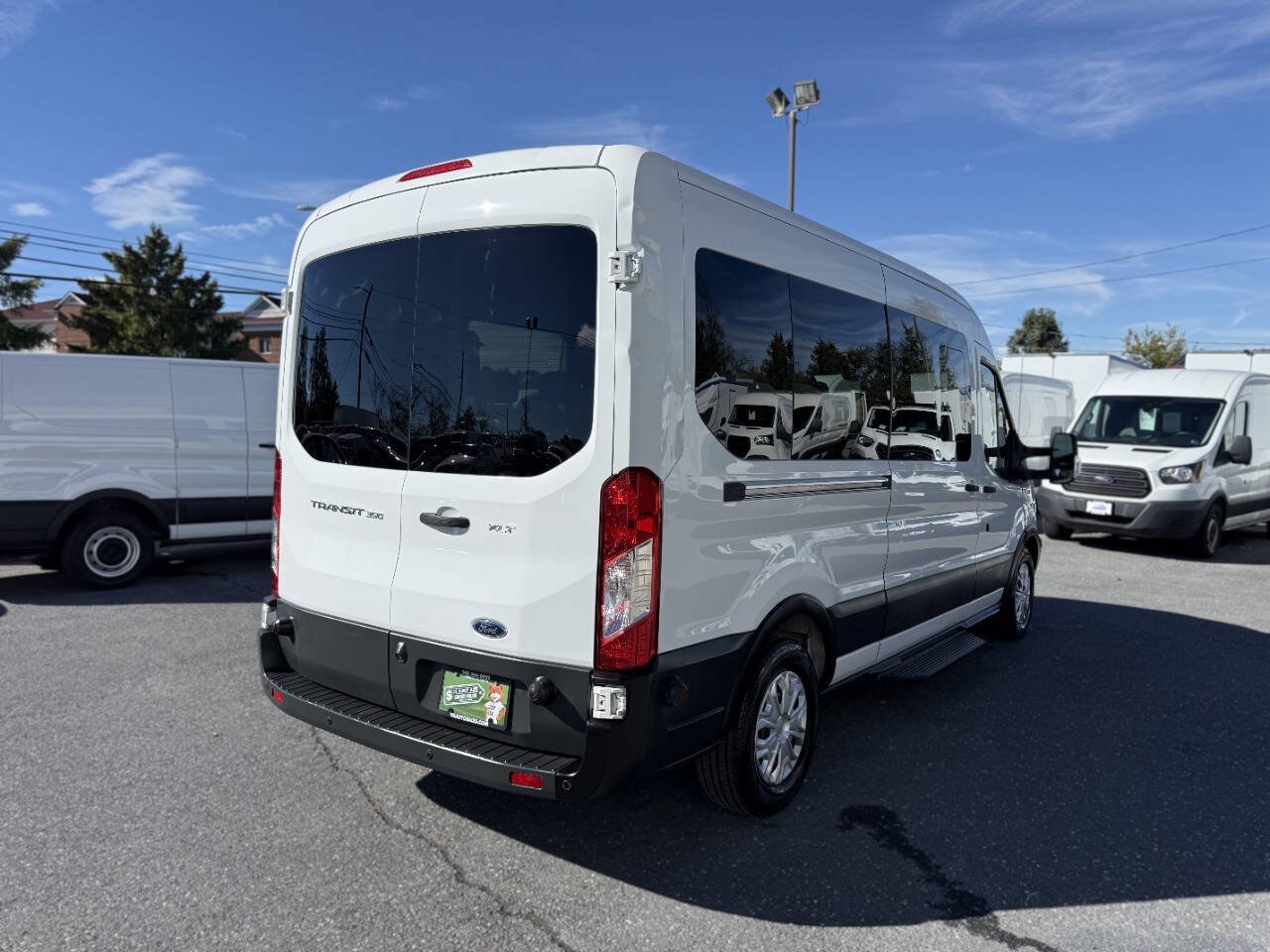 Used 2017 Ford Transit 350 XLT RWD image 3