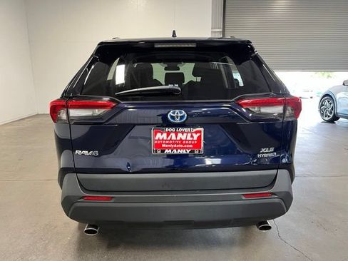 Used 2022 Toyota RAV4 XLE AWD/4WD image 4