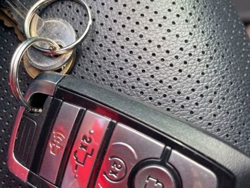 Used 2022 Ford F150 Lariat w/ FX4 Off-Road Package image 18