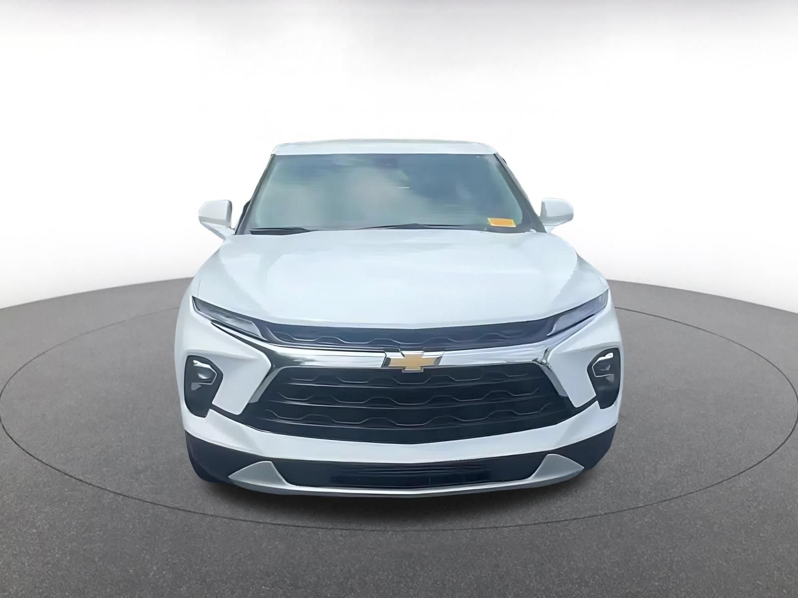Used 2025 Chevrolet Blazer LT FWD image 4