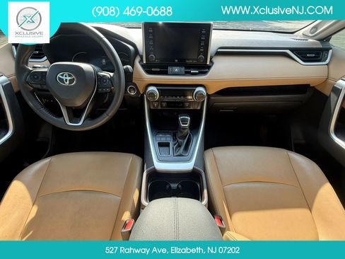 Used 2020 Toyota RAV4 Limited FWD image 20