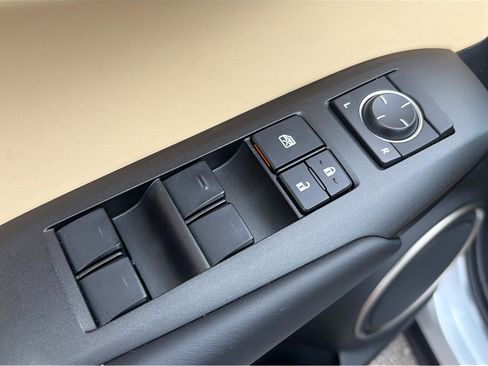 Used 2015 Lexus NX 200t FWD w/ Premium Package image 32