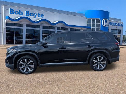 Certified 2025 Honda Pilot Touring image 2