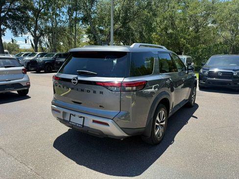 Used 2024 Nissan Pathfinder SL w/ Black Appearance Package FWD image 11
