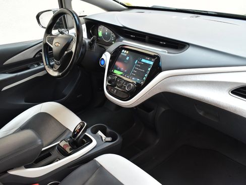 Used 2020 Chevrolet Bolt Premier w/ Infotainment Package FWD image 21
