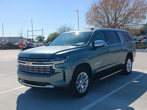 Used 2023 Chevrolet Suburban Premier image 8