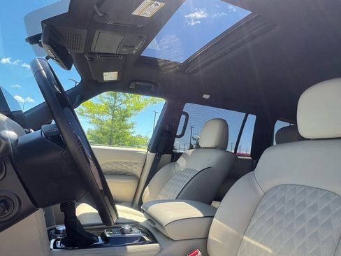 Used 2024 INFINITI QX80 Sensory AWD/4WD image 7