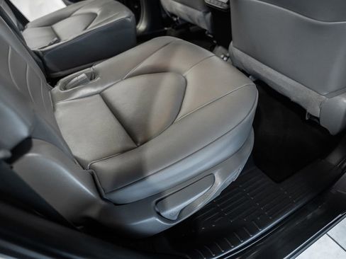 Used 2023 Toyota Highlander XLE FWD image 29
