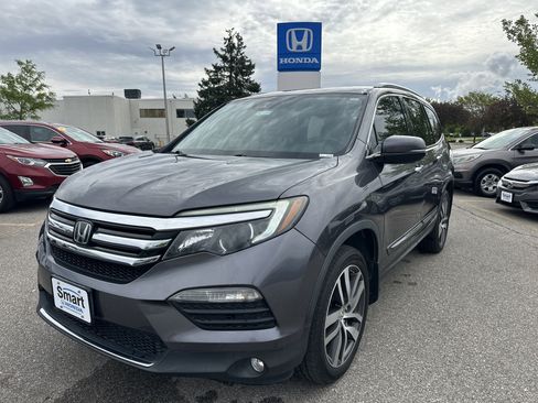 Used 2017 Honda Pilot Touring image 1